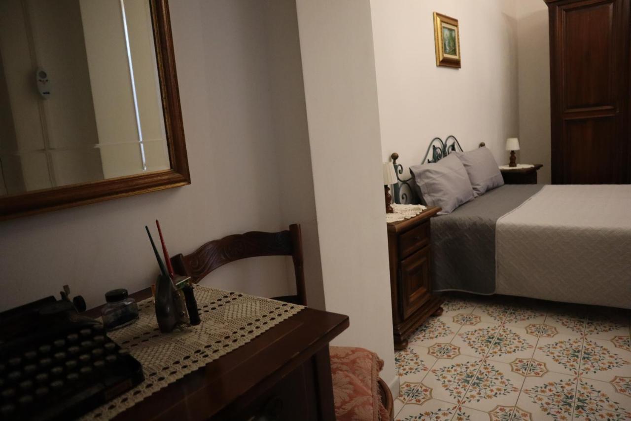 Storia Di Sofia Apartment Napoli Bagian luar foto